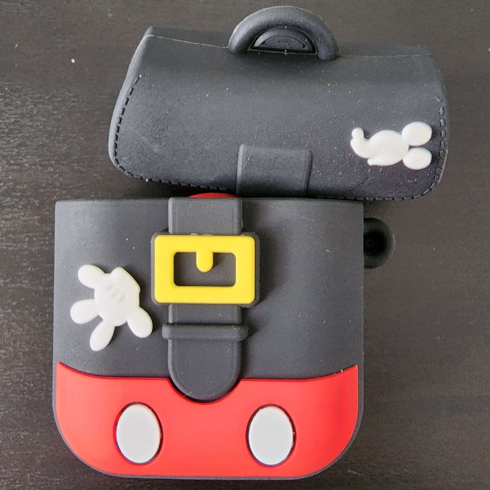 NWT silicone airpods case